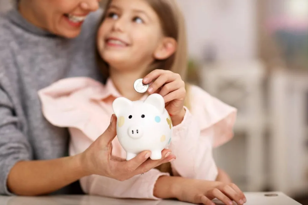 Tirelire personnalisée pour enfant : un cadeau utile et éducatif